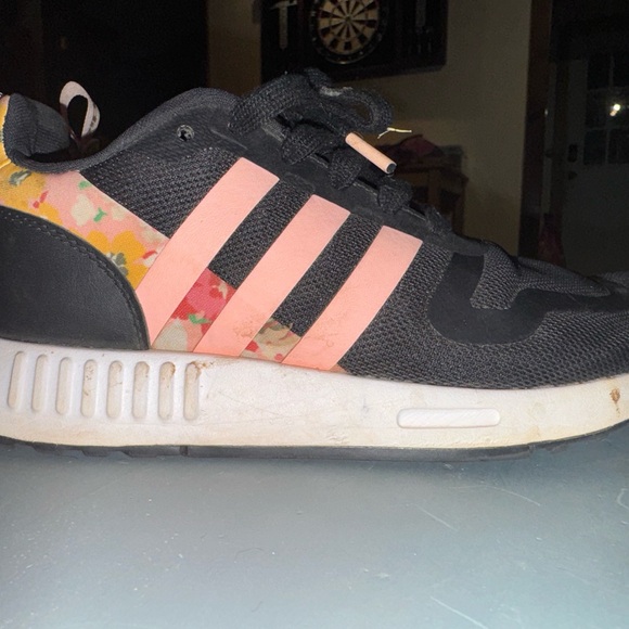 Women’s Size 5 Adidas NMD Shoes - Limited Floral Pattern - Picture 2 of 11